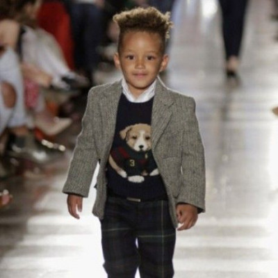 Ποιας διάσημης τραγουδίστριας είναι γιος το αγοράκι της φωτογραφίας;