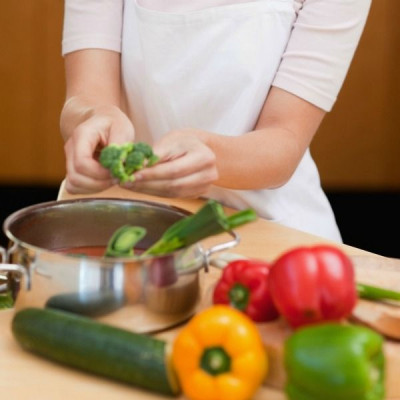 Γνωστή τηλεοπτική μαγείρισα αποκαλύπτει πως κακοποιήθηκε από τη μητέρα της