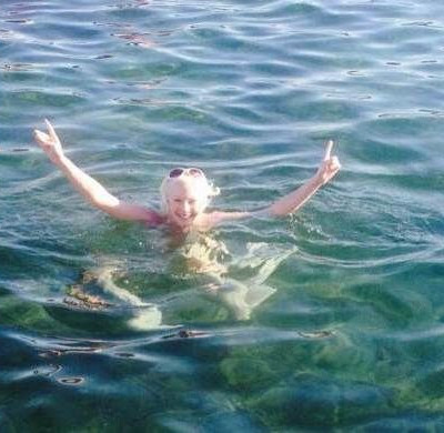 Δε θα πιστεύετε με τι μαγιό έκανε η Τζούλια Αλεξανδράτου το πρώτο της μπάνιο!