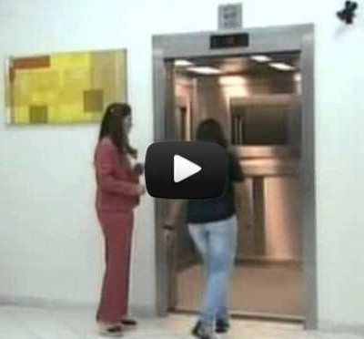 Φάρσα σε ασανσέρ προκαλεί τον απόλυτο τρόμο (Video)