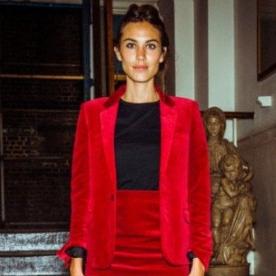 H Alexa Chung, πιστή στην βρετανική, cool αισθητική της, με Saint Laurent