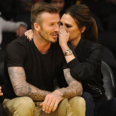 Χωρίς σωματοφύλακες στον δρόμο του Λονδίνου! Να, πως περνούν απαρατήρητοι οι Beckhams