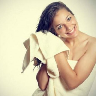 7 λάθη που κάνετε  στεγνώνοντας-χτενίζοντας τα μαλλιά σας