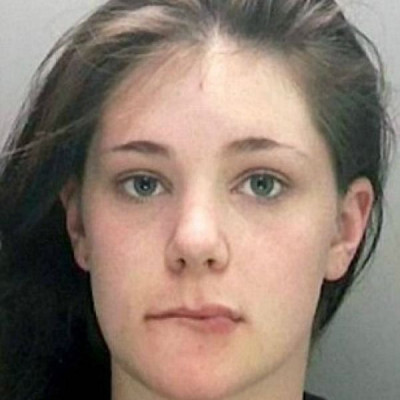 Το ένοχο μυστικό αυτής της φαινομενικά αθώας κοπέλας