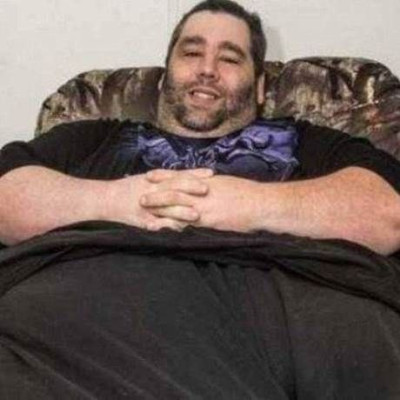 Είχε όγκο 46 κιλών στο όσχεό του και οι γιατροί του έλεγαν να...