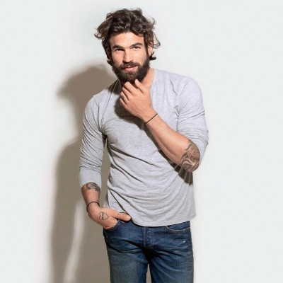 O Δ. Αλεξάνδρου μας δείχνει τους κοιλιακούς του και εμείς μένουμε με το στόμα ανοιχτό!