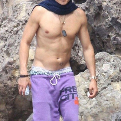 Έγινε λάθος! Με τέτοιους κοιλιακούς απορούμε πως τον χώρισε η πρώην του & διάσημο μοντέλο