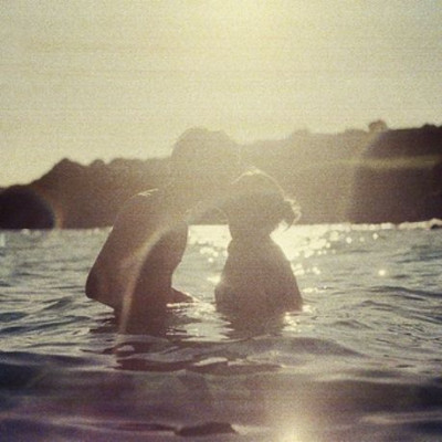 Όχι σεξ σε θάλασσες και ακτές (& πισίνες)! Τί κινδύνους κρύβουν τα παιχνίδια στο νερό