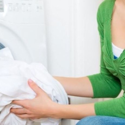 Eτσι θα σκοτώσετε τα μικρόβια στο πλυντήριο των ρούχων!