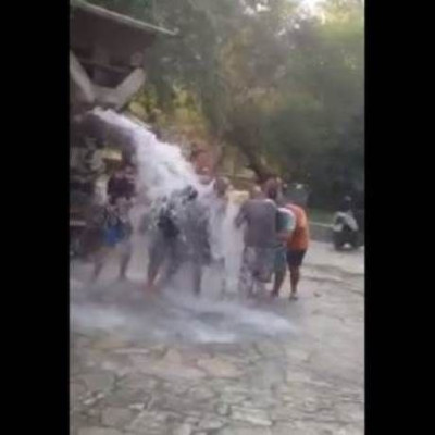 Σαρώνουν στο youtube οι Σπαρτιάτες: Έκαναν ice bucket με μπετονιέρα (vid)