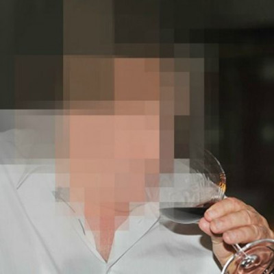 Ποιoς ηθοποιός παραδέχεται ότι μπορεί να πιει 14 μπουκάλια κρασί σε μια μέρα;