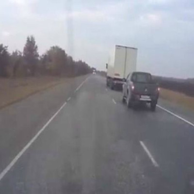 Ρωσία: Σοκαριστικό τροχαίο με σοβαρά τραυματίες (vid)