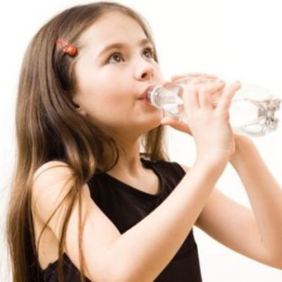 Δεν πίνει αρκετό νερό το παιδί σας; Βοηθήστε το να το αγαπήσει!