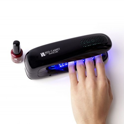 Για πρώτη φορά, ημιμόνιμο manicure στο σπίτι!