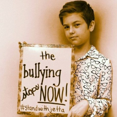 Το κορίτσι που έκανε την πιο γλυκιά κίνηση του κόσμου και δέχτηκε τον ρατσισμό