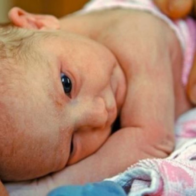 Εσείς γνωρίζετε τι κάνουν τα μωρά την πρώτη ώρα της ζωής τους;