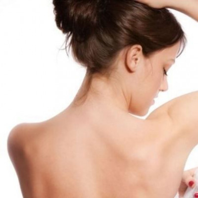 Ο πιο εύκολος τρόπος για να φτιάξετε μόνες σας αποσμητικό σπρέι!