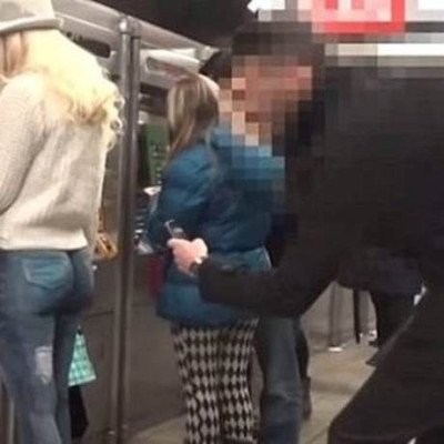 Βγήκε γυμνή στο δρόμο και δεν το παρατήρησε (σχεδόν) κανείς!