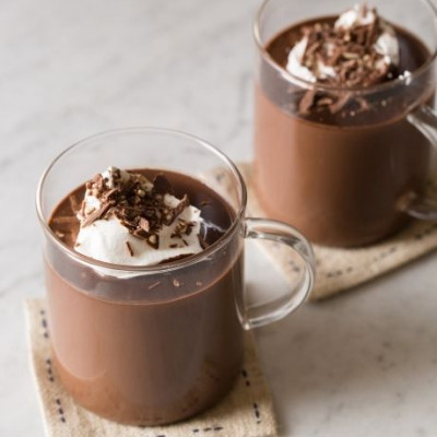 Η τέλεια συνταγή για να φτιάξετε το πιο σοκολατένιο χριστουγεννιάτικο ρόφημα!