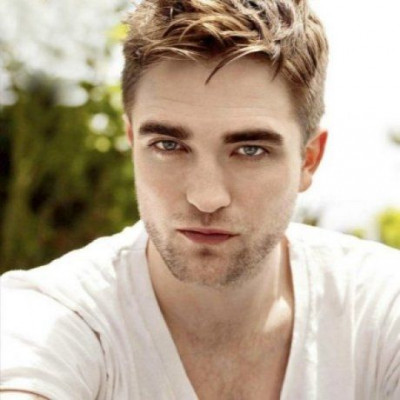 Μα πόσο καψούρης πια! Δείτε μέχρι που έφθασε ο Robert Pattinson για το νέο του έρωτα