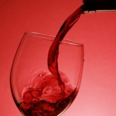 Έρευνα: Το κόκκινο κρασί περιορίζει την πιθανότητα καρκίνου στο κεφάλι και τον λαιμό