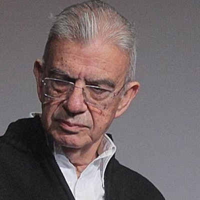 Mένης Κουμανταρέας: Τον στραγγάλισαν με γυμνά χέρια