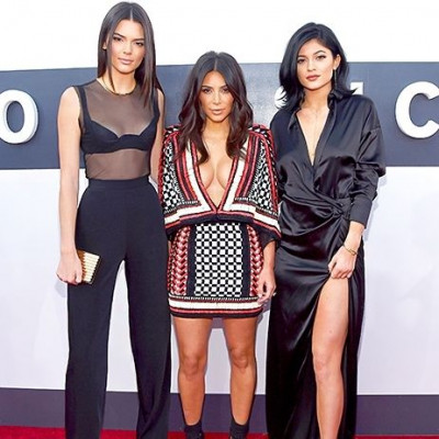 Πισώπλατα μαχαιρώματα: Γιατί οι σχέσεις των Kardashians είναι σε τεντωμένο σκοινι;