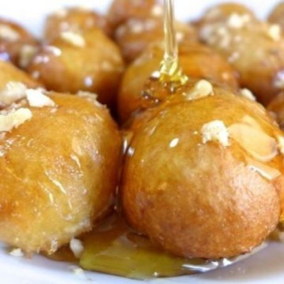 Συνταγή για τους πιο εύκολους λουκουμάδες με 3 υλικά!