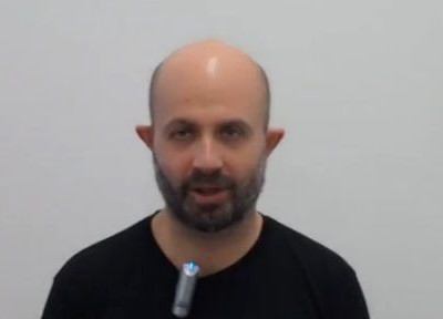 Ο Εμμανουήλ Μπιτσάκης μιλάει για τη νέα του δουλειά με τίτλο Elizabethan Collar