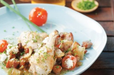 Κοτόπουλο ξιδάτο στη γάστρα με ντοματίνια και φέτα