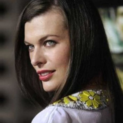 Μίλα Γιόβοβιτς: Δεν πάει ο νους σας τι δώρο πήρε στην κόρη της για τα Χριστούγεννα!