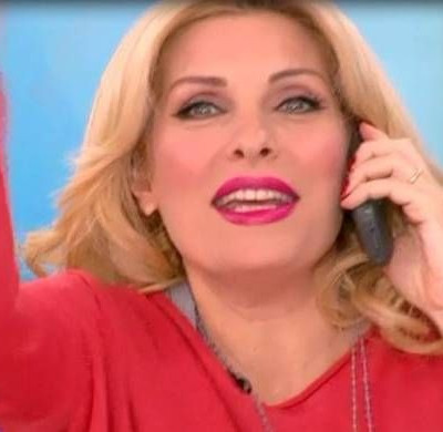 Η γκάφα της Ελένης – Την τσάκωσε η κάμερα να μιλά στο κινητό της με τον…