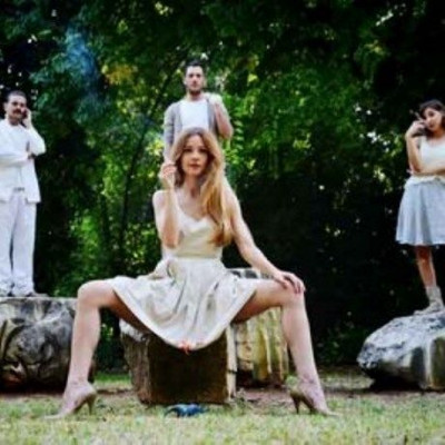 Με τα δόντια, του Θόρντον Γουάιλντερ: παράταση λόγω επιτυχίας στο Θέατρο Τέχνης