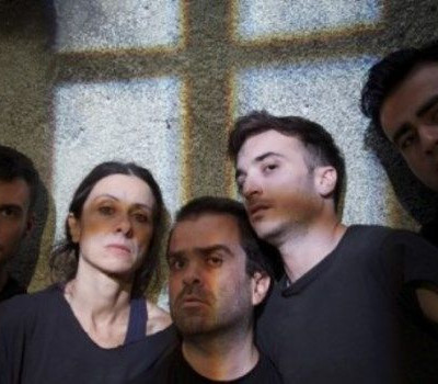 UNDER - κρυμμένες φωνές, για μια παράσταση στον πεζόδρομο Μακρυγιάννη