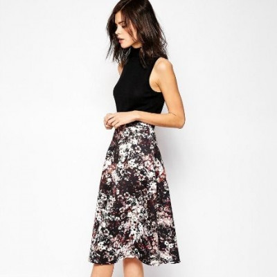 Απορία μόδας: Με τι παπούτσια να συνδυάσω τη midi φούστα;