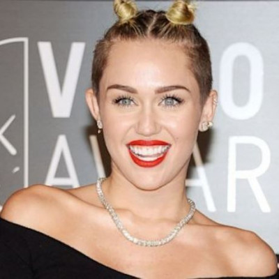 Φωτογραφία ντοκουμέντο: Η Miley βγήκε για πρώτη φορά κομψή και κέρδισε τις εντυπώσεις!