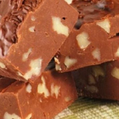 Πανεύκολο σοκολατένιο γλυκό ψυγείου με 3 υλικά