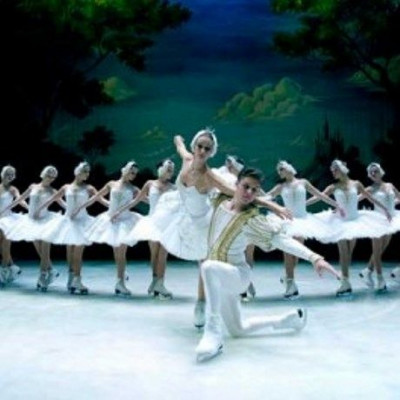 Η Λίμνη των Κύκνων από το St Petersburg State Ice Ballet στο Θέατρο Badminton