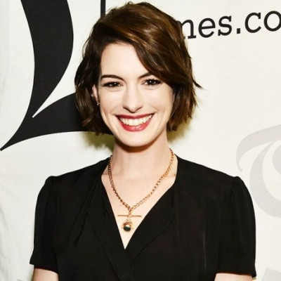 Ουπς, την πιάσαμε! Ο make up artist της Anne Hathaway κάτι ξέχασε