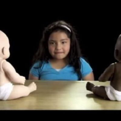 Ένα συγκλονιστικό βίντεο- πείραμα κατά του ρατσισμού που όλοι οι γονείς πρέπει να δoυν