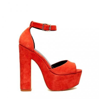 Style SOS: Με τι αξεσουάρ να συνδυάσω τις κόκκινες πλατφόρμες;