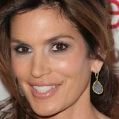 Σίντι Κρόφορντ: Η μαμά της ξαναπαντρεύτηκε και μας δείχνει τη φωτογραφία του γάμου της!