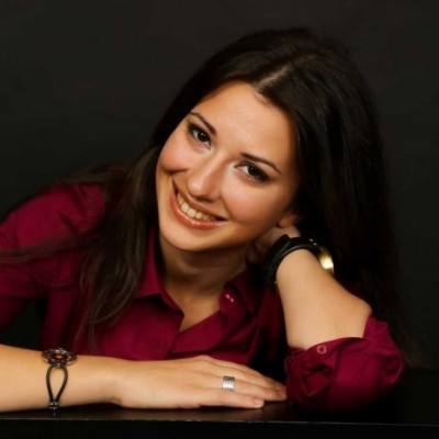 Η βραβευμένη πιανίστρια και συνθέτης Μαρία Κοτρότσου μαγεύει το Παρίσι