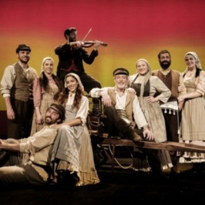 Ο Βιολιστής στη Στέγη, το θρυλικό μιούζικαλ στο Θέατρο Badminton