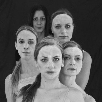 «Κοίτα Μέσα»: Μια παράσταση για την τέχνη και τον άνθρωπο