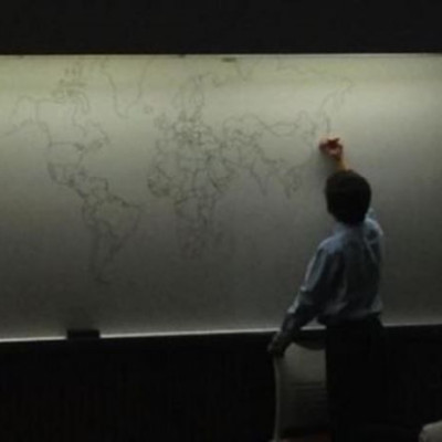 Αυτό το 11χρονο αυτιστικό αγόρι, ζωγραφίζει από μνήμης τον Παγκόσμιο χάρτη! (εικόνα)