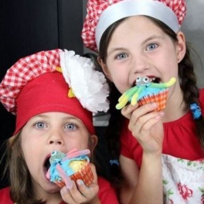 Αυτό το 8χρονο κοριτσάκι έγινε εκατομμυριούχος φτιάχνοντας γλυκά αποκλειστικά για παιδιά!