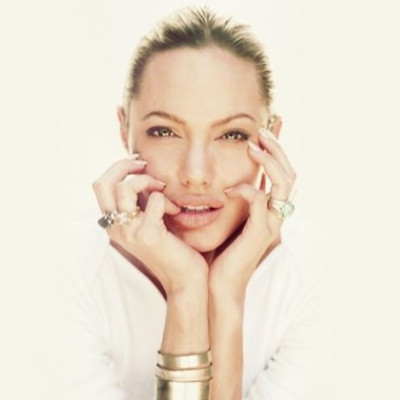 Να ανησυχήσουμε; Η εικόνα της Angelina Jolie σοκάρει και όχι για τα κιλά της.