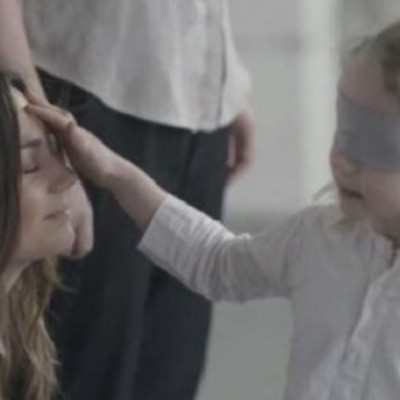 Φανταστικό πείραμα: Παιδιά προσπαθούν να βρουν τη μαμά τους χωρίς να βλέπουν!