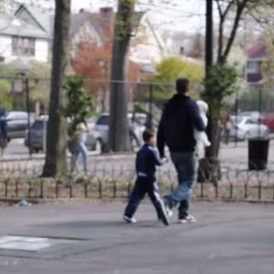 Σοκαριστικό πείραμα. Δείτε πόσο εύκολα μπορεί κάποιος να κλέψει το παιδί σας! (βίντεο)